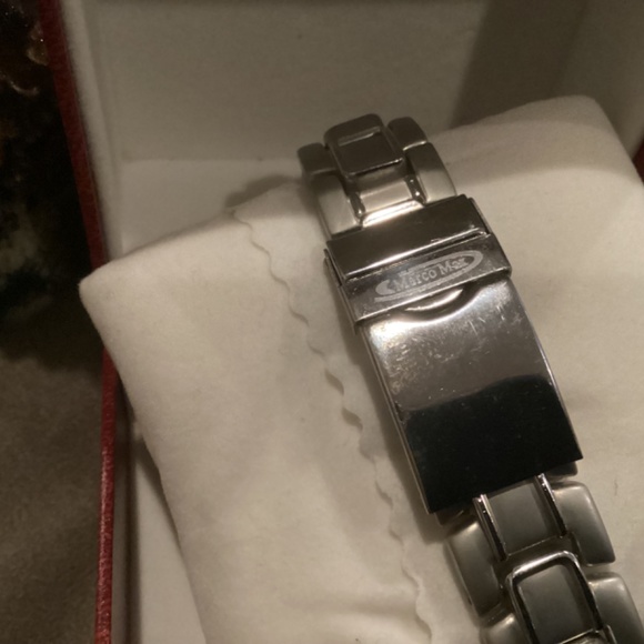 Watch - Picture 3 of 6